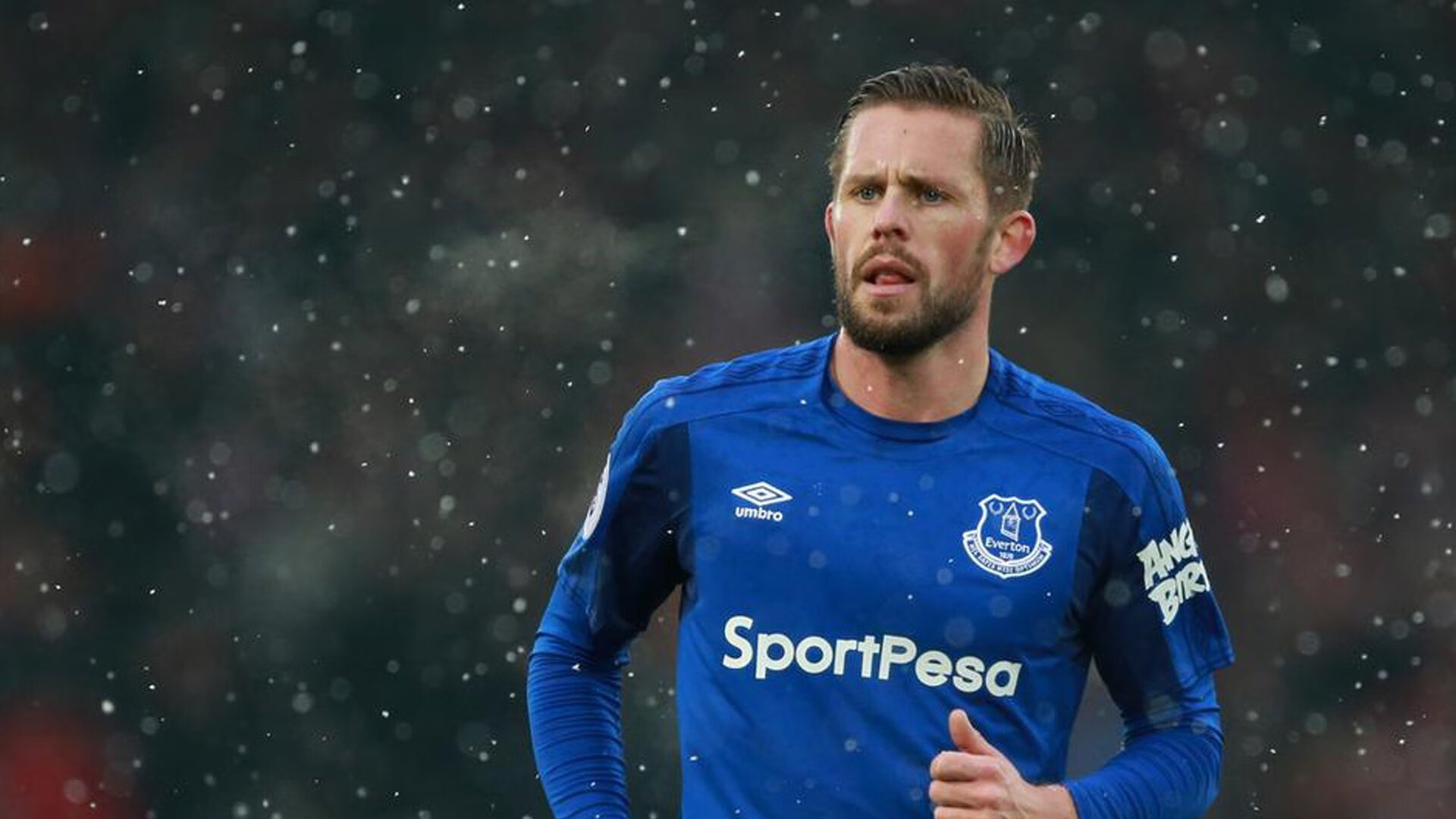 曼联正面击溃里昂，C罗数据全面爆炸，一场定义时代的个人表演