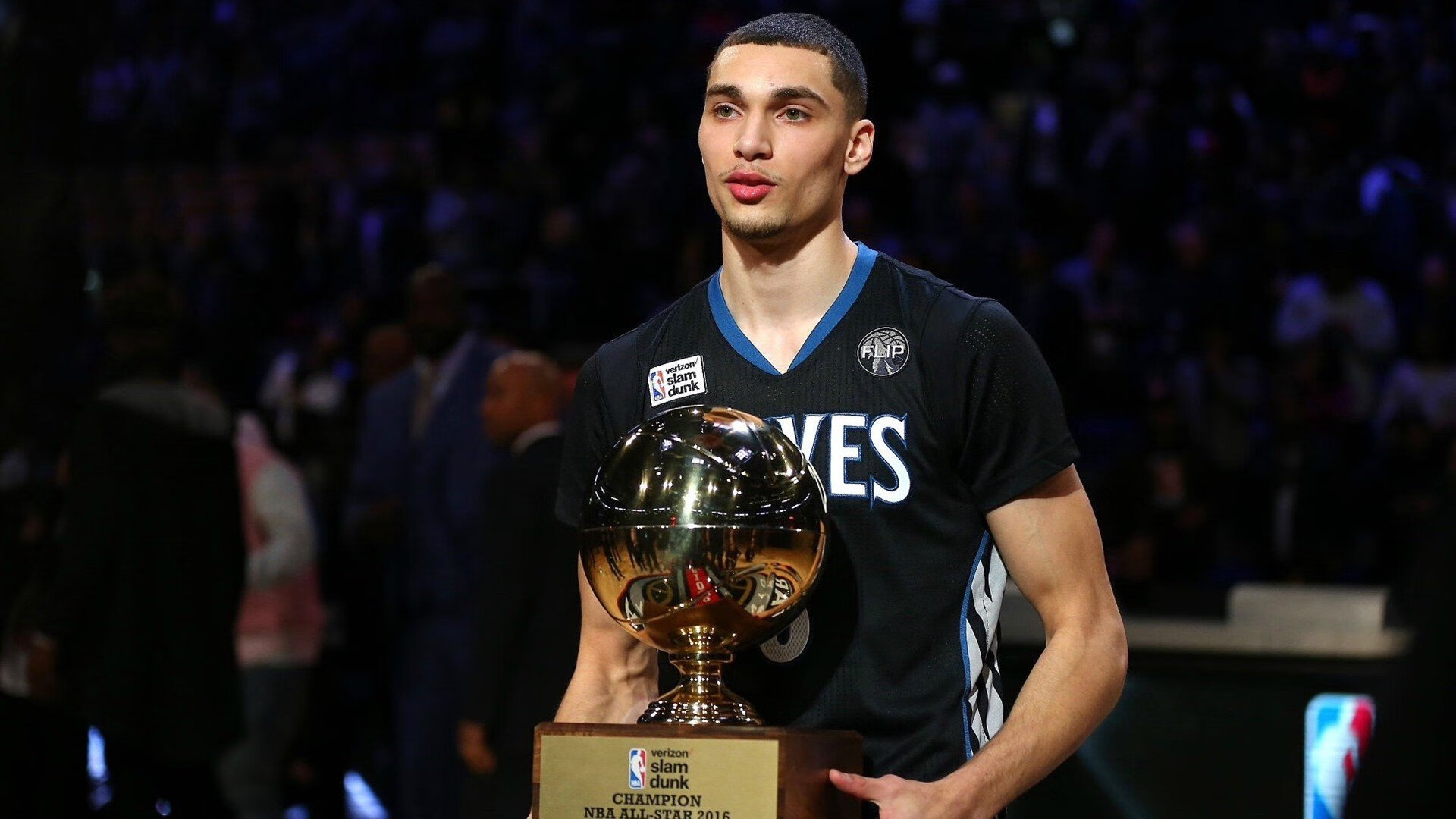 苏亚雷斯，从诺坎普到陶瓷球场，一个反派的永恒存在