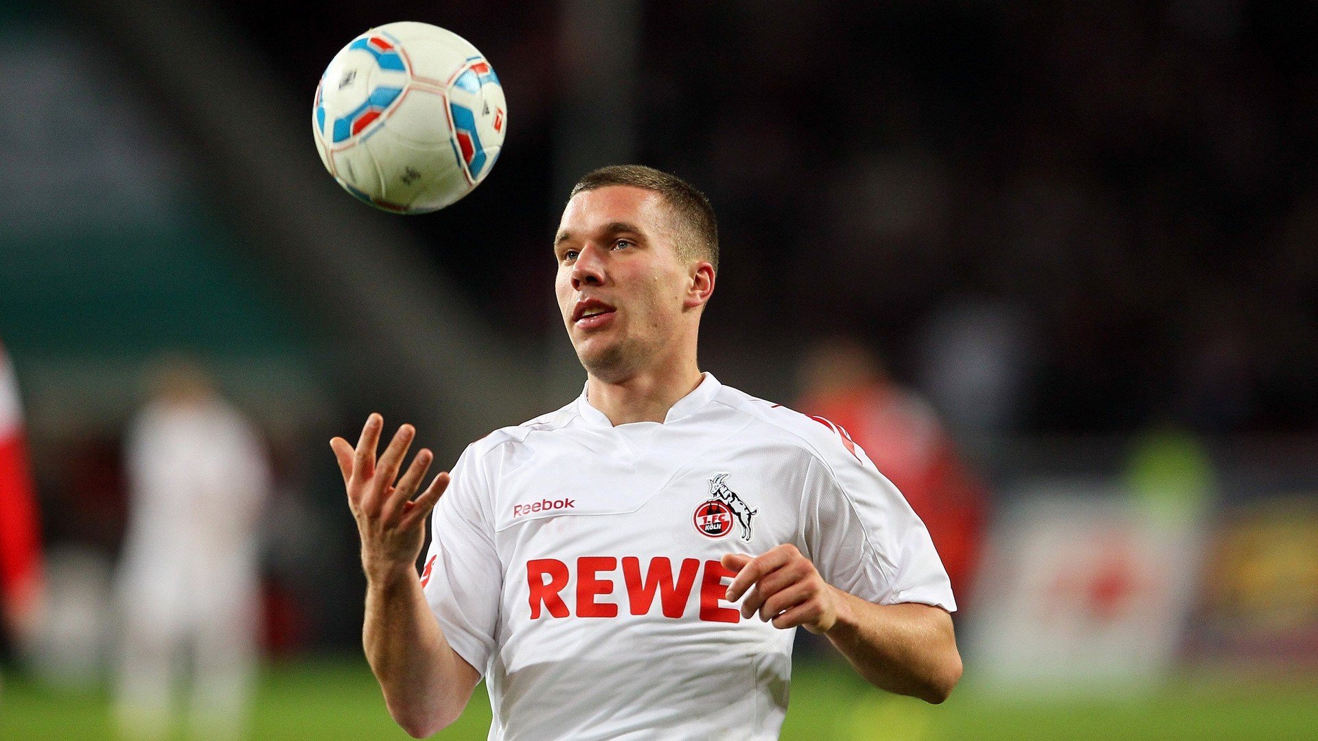 F1街道赛之夜，基耶萨成为胜负手，当赛车成为城市的心跳